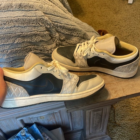 Air Jordan Men’s Black 1 Low ‘Beaded Swoosh’ - Picture 4 of 4